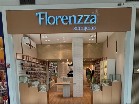 Fachada da loja Florenzza, obra da Simo Engenharia