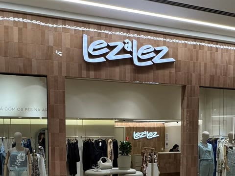 Fachada da loja LezaLez, obra da Simo Engenharia
