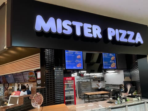 Fachada da loja Mister Pizza, obra da Simo Engenharia