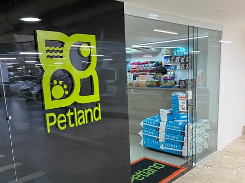 Fachada da loja Petland, obra da Simo Engenharia