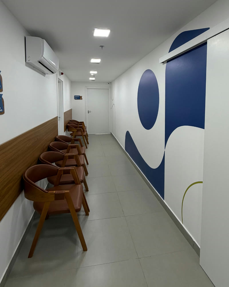 Corredor da Clínica Ismot em Itaparica, obra da Simo Engenharia